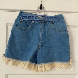 Vintage Light Wash Western Style Short with Lace Detail